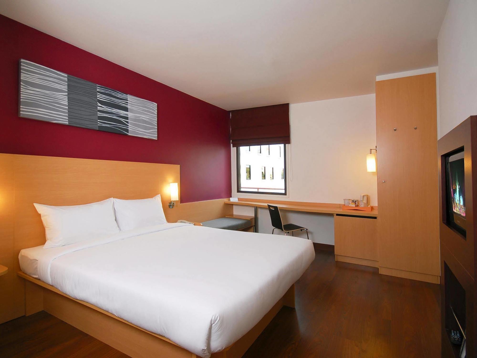 Ibis Bangkok Sukhumvit 4 Hotel Kültér fotó